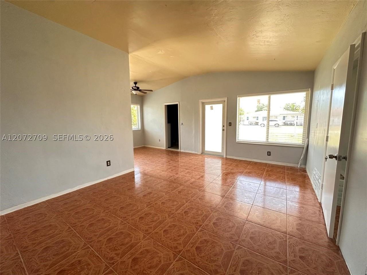 17150 Ne 4th Pl - Photo 6 of 19