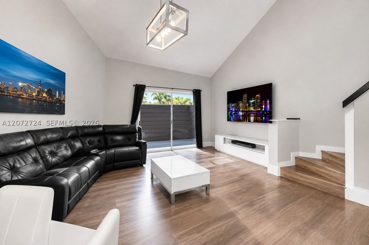 12909 Sw 64th Ln - Photo 3 of 10