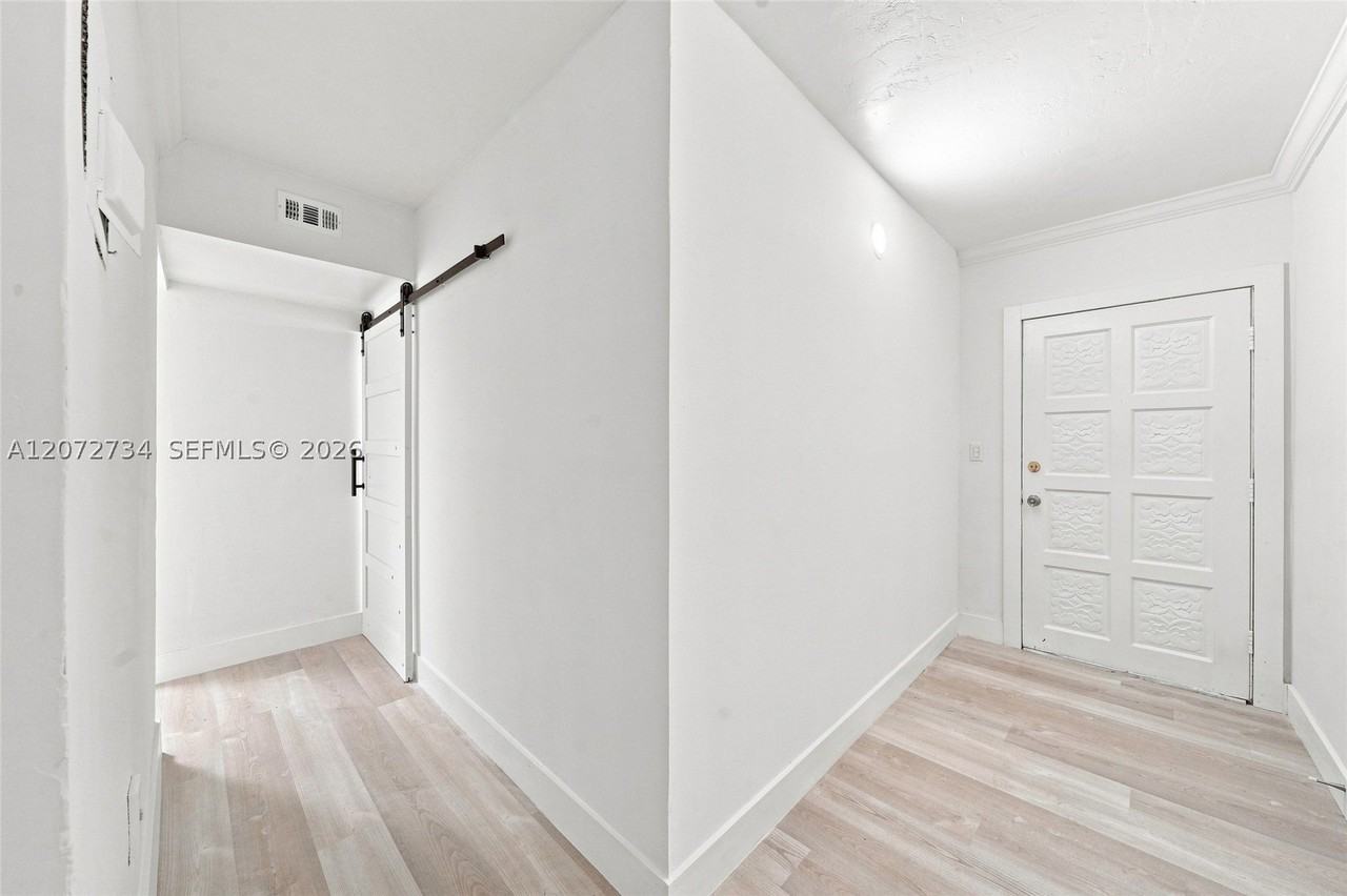 219 Nw 10th Ave #2 - Photo 2 of 28