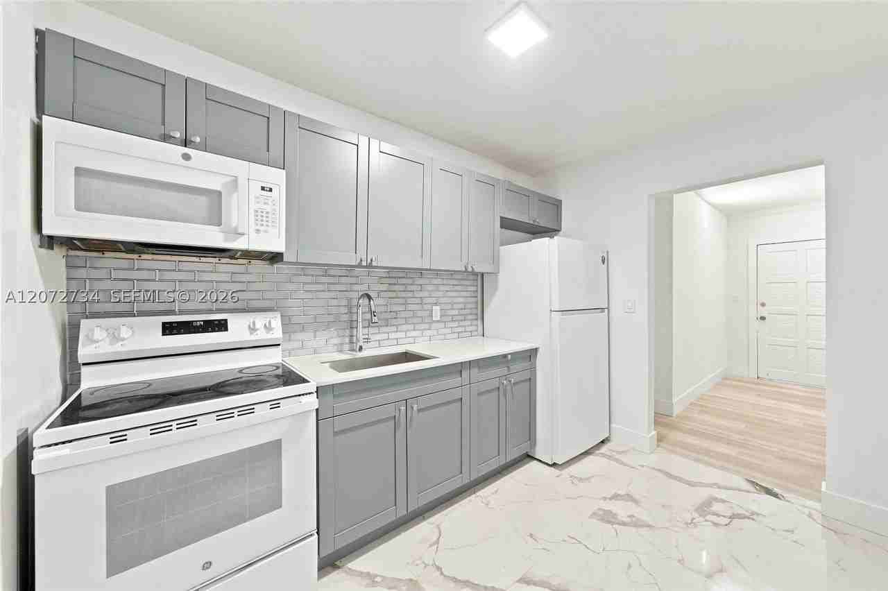 219 Nw 10th Ave #2 - Photo 5 of 28