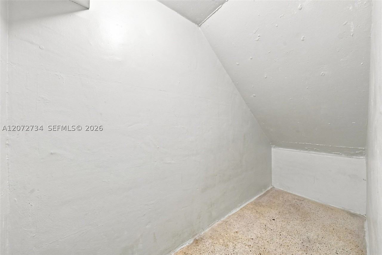 219 Nw 10th Ave #2 - Photo 6 of 28