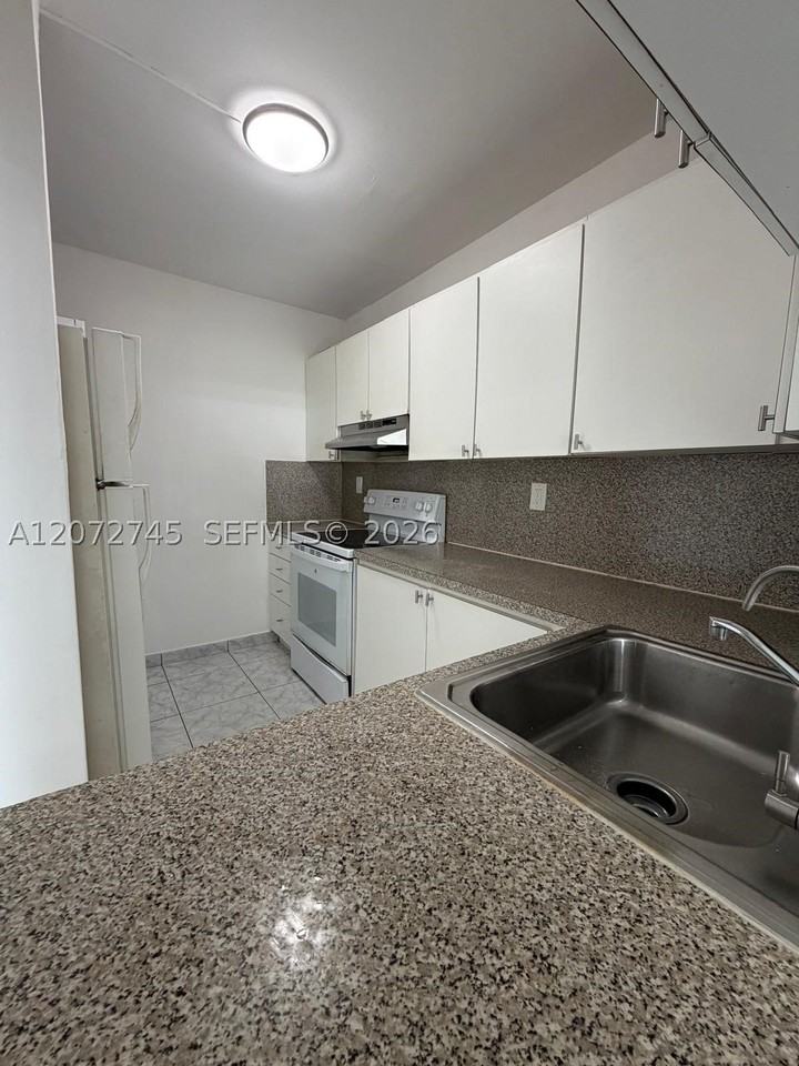 1290 Ne 119th St #2A - Photo 4 of 10