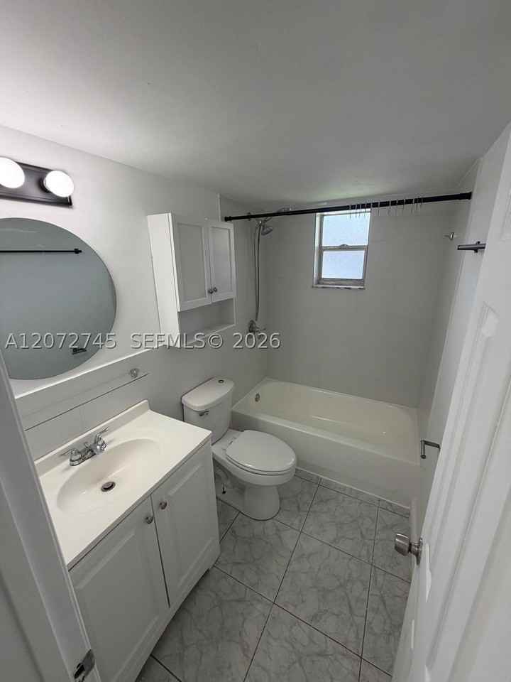 1290 Ne 119th St #2A - Photo 6 of 10