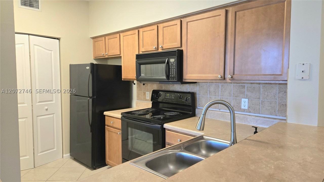 1307 Myrtlewood Cir E #1307 - Photo 6 of 23