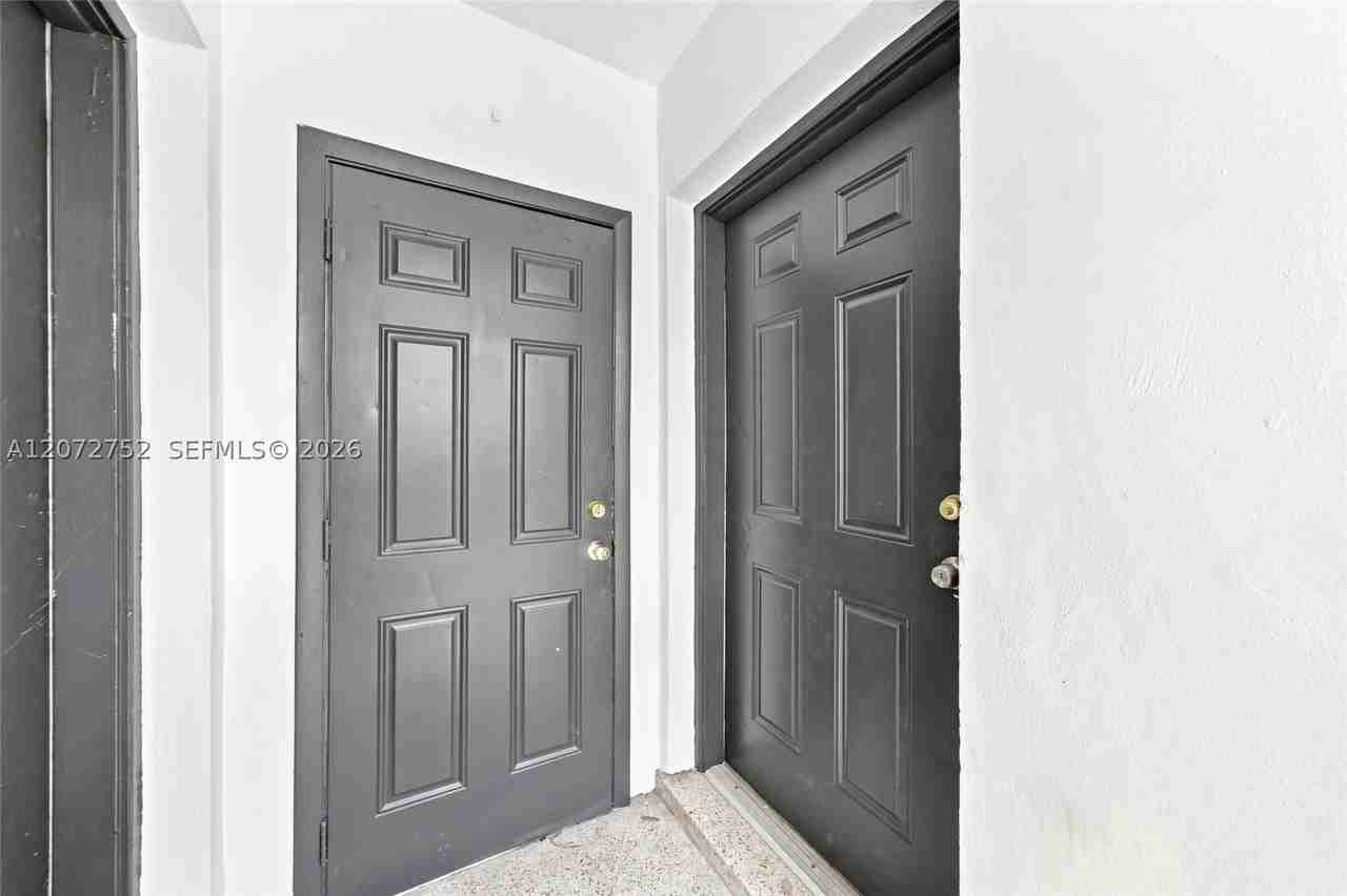 219 Nw 10th Ave #4 - Photo 2 of 26