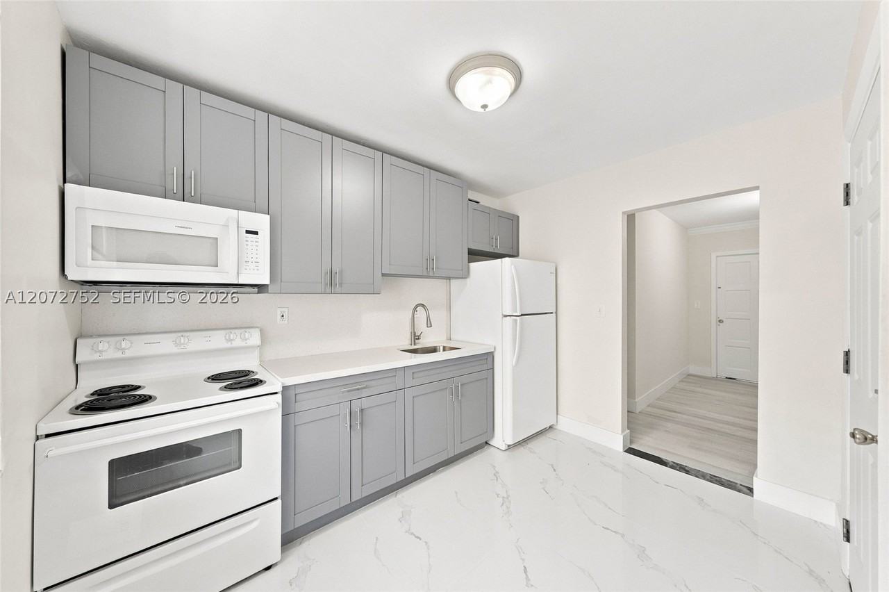 219 Nw 10th Ave #4 - Photo 5 of 26