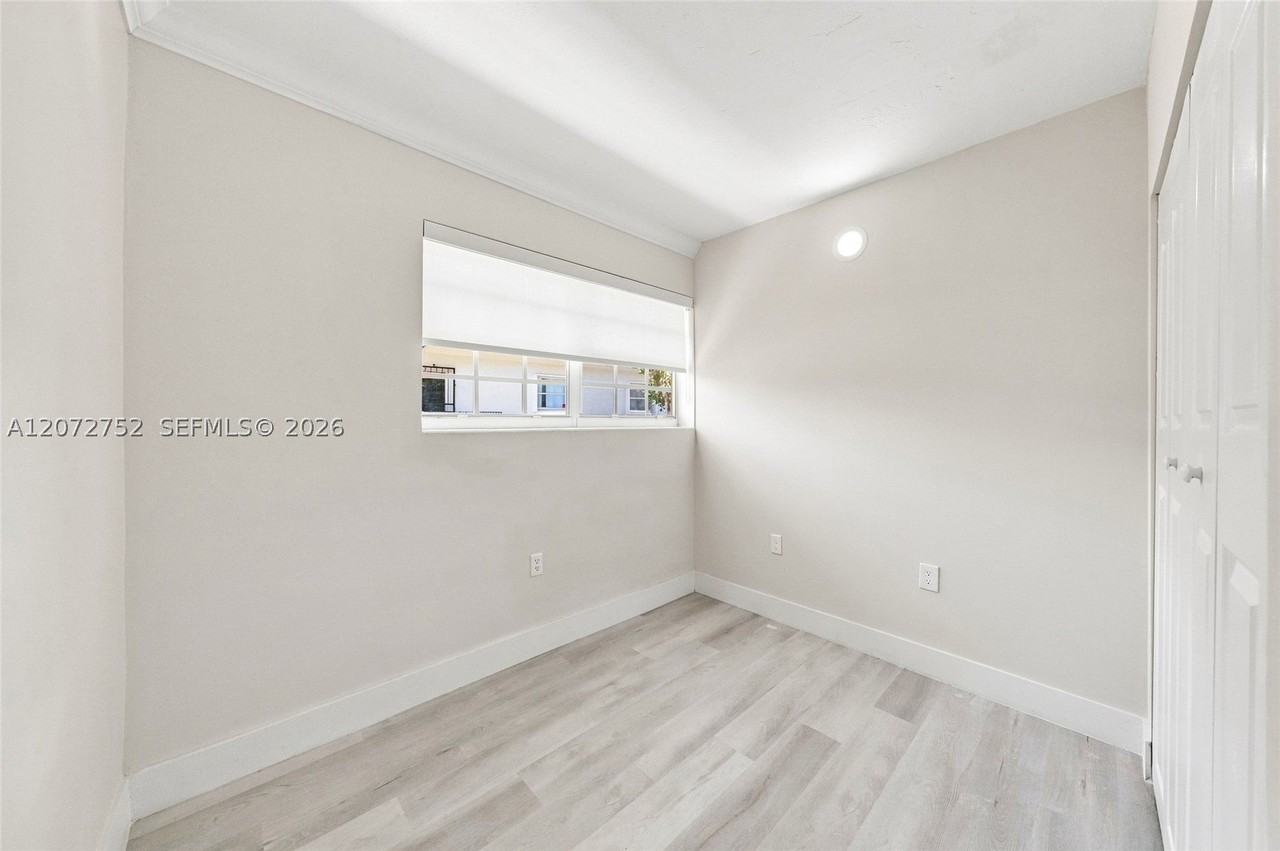 219 Nw 10th Ave #4 - Photo 6 of 26