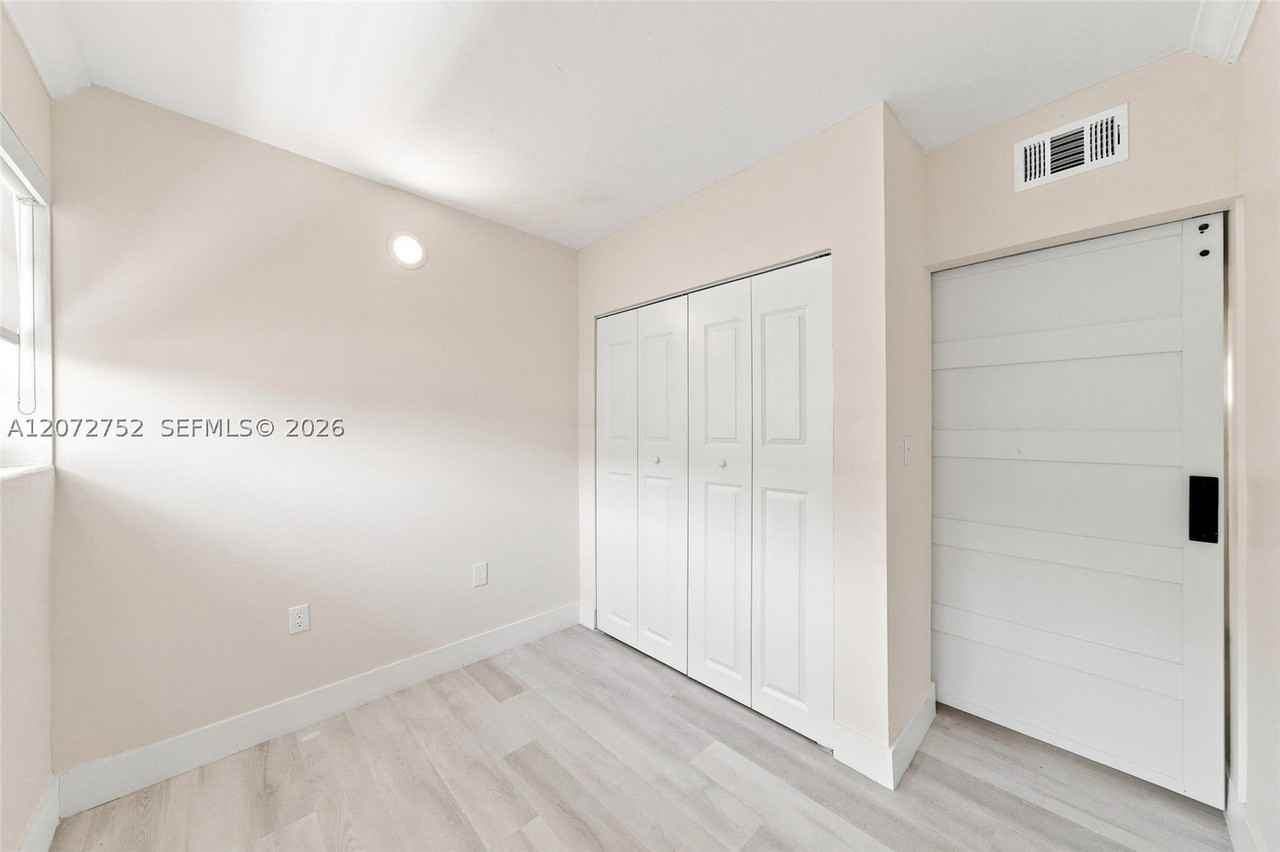 219 Nw 10th Ave #4 - Photo 7 of 26
