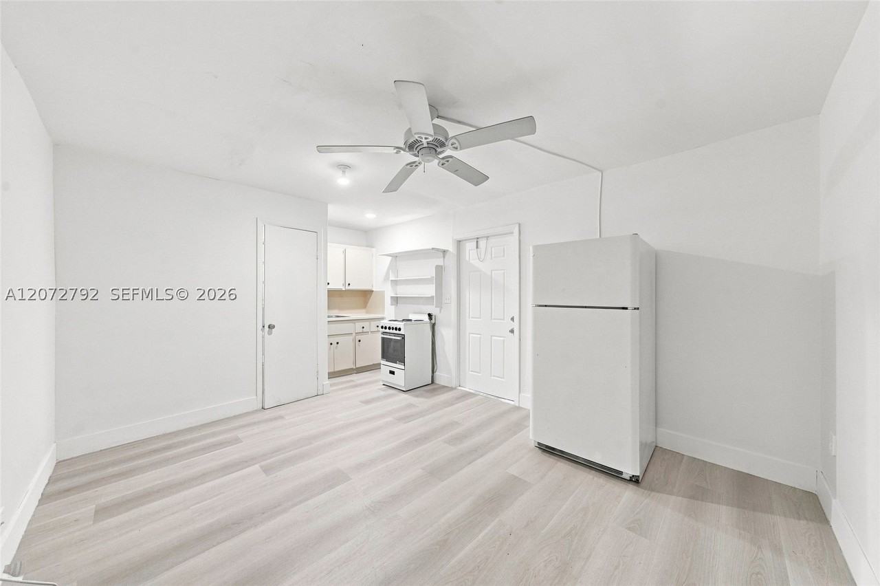 596 Nw 109th St #1 - Photo 3 of 19
