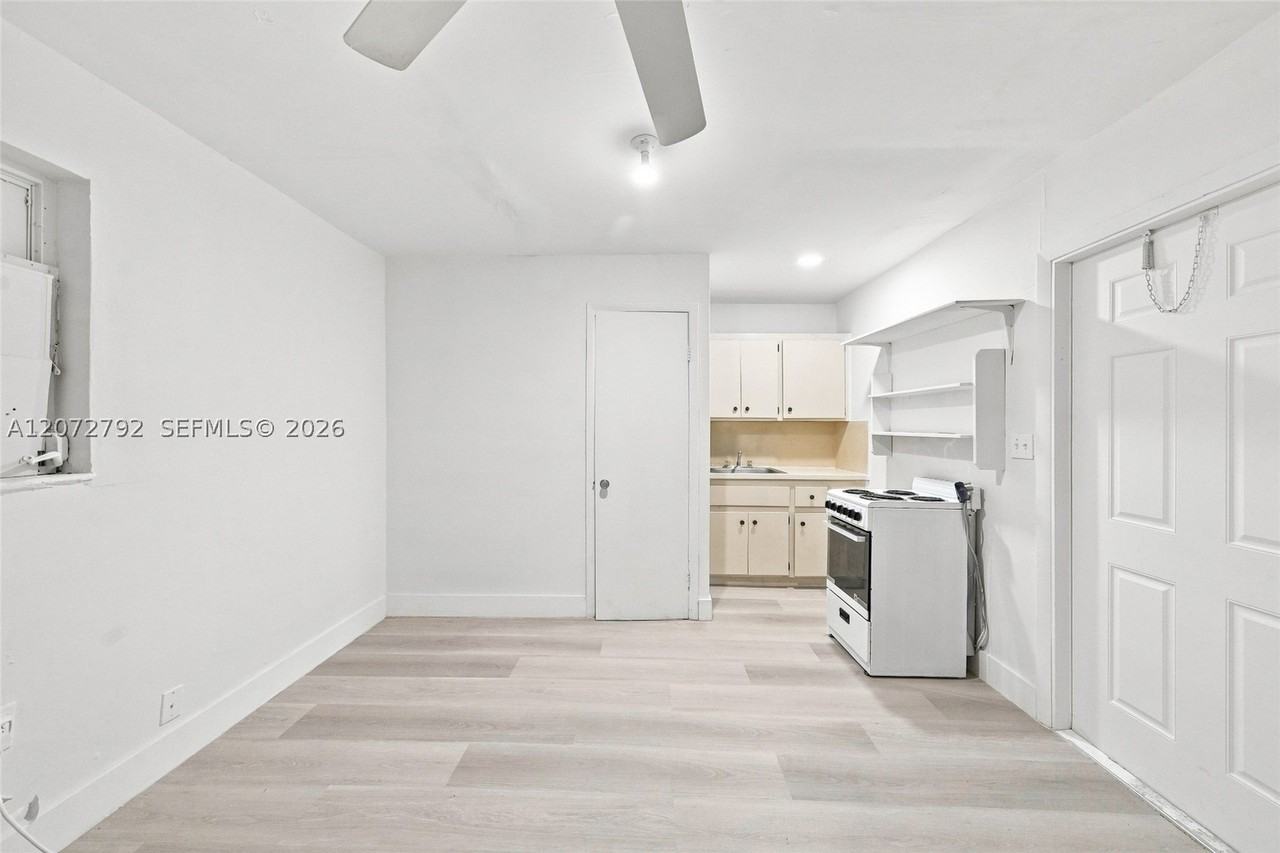 596 Nw 109th St #1 - Photo 5 of 19