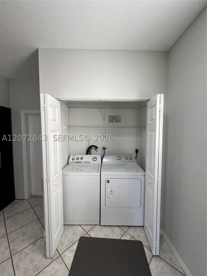 2445 Pasadena Way - Photo 5 of 13