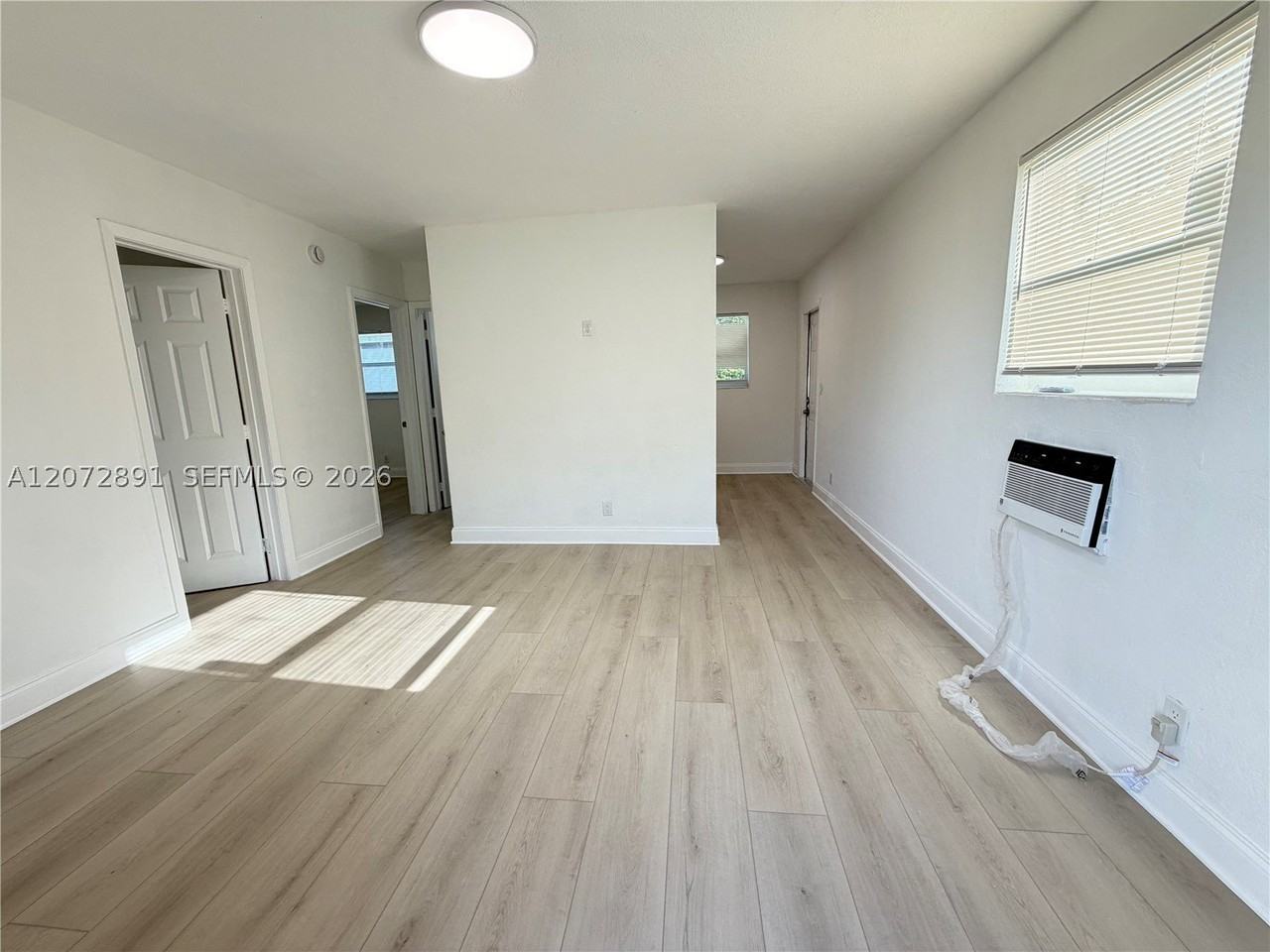 305 Nw 1st Ave #4 - Photo 4 of 22