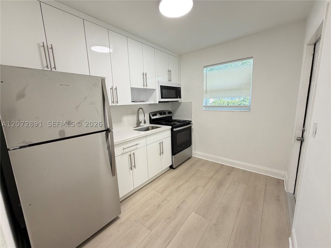 305 Nw 1st Ave #4 - Photo 6 of 22
