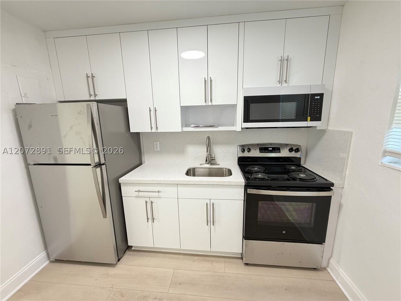 305 Nw 1st Ave #4 - Photo 7 of 22