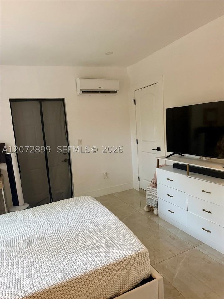 11821 Sw 187th Ter #B - Photo 4 of 7