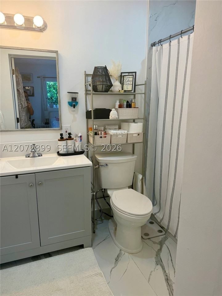11821 Sw 187th Ter #B - Photo 5 of 7