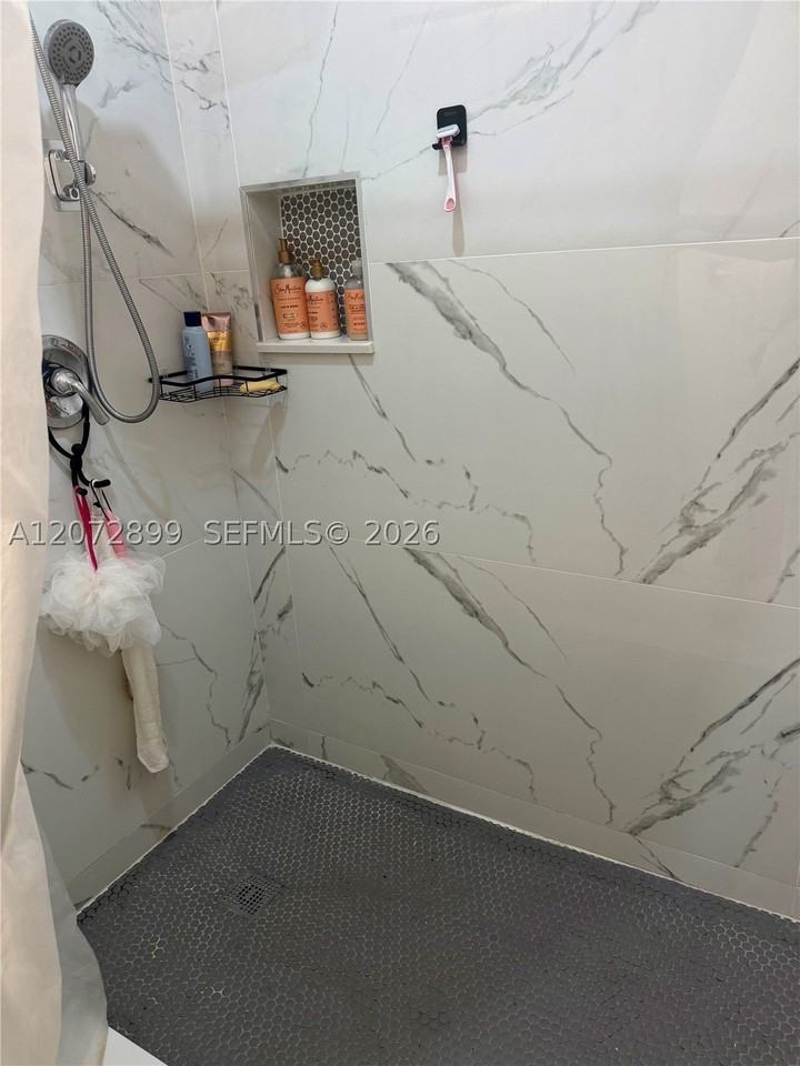 11821 Sw 187th Ter #B - Photo 6 of 7