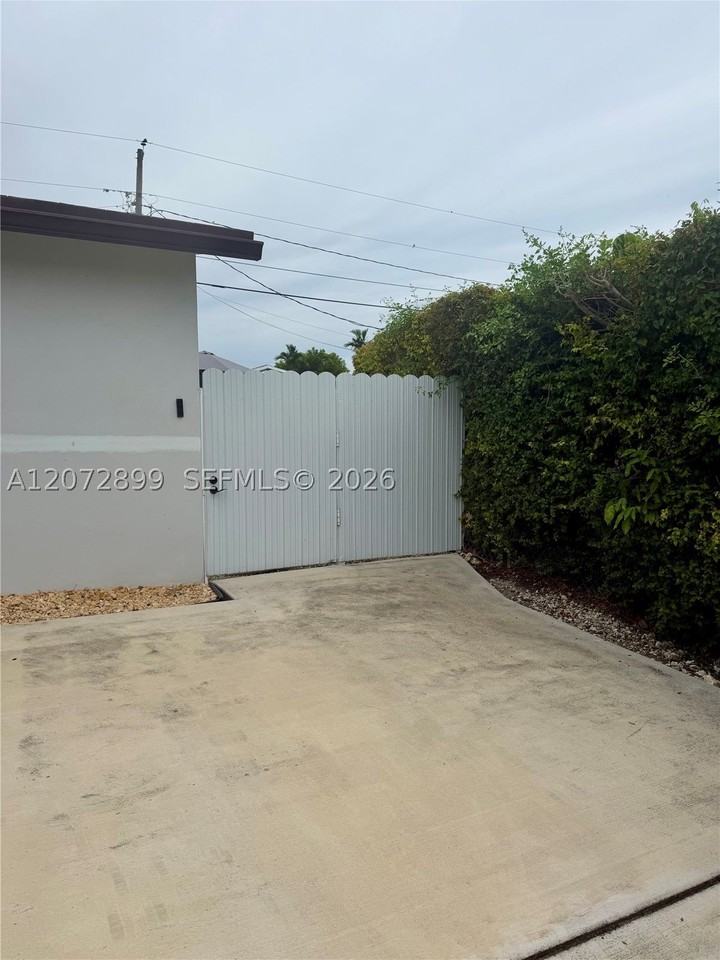 11821 Sw 187th Ter #B - Photo 7 of 7