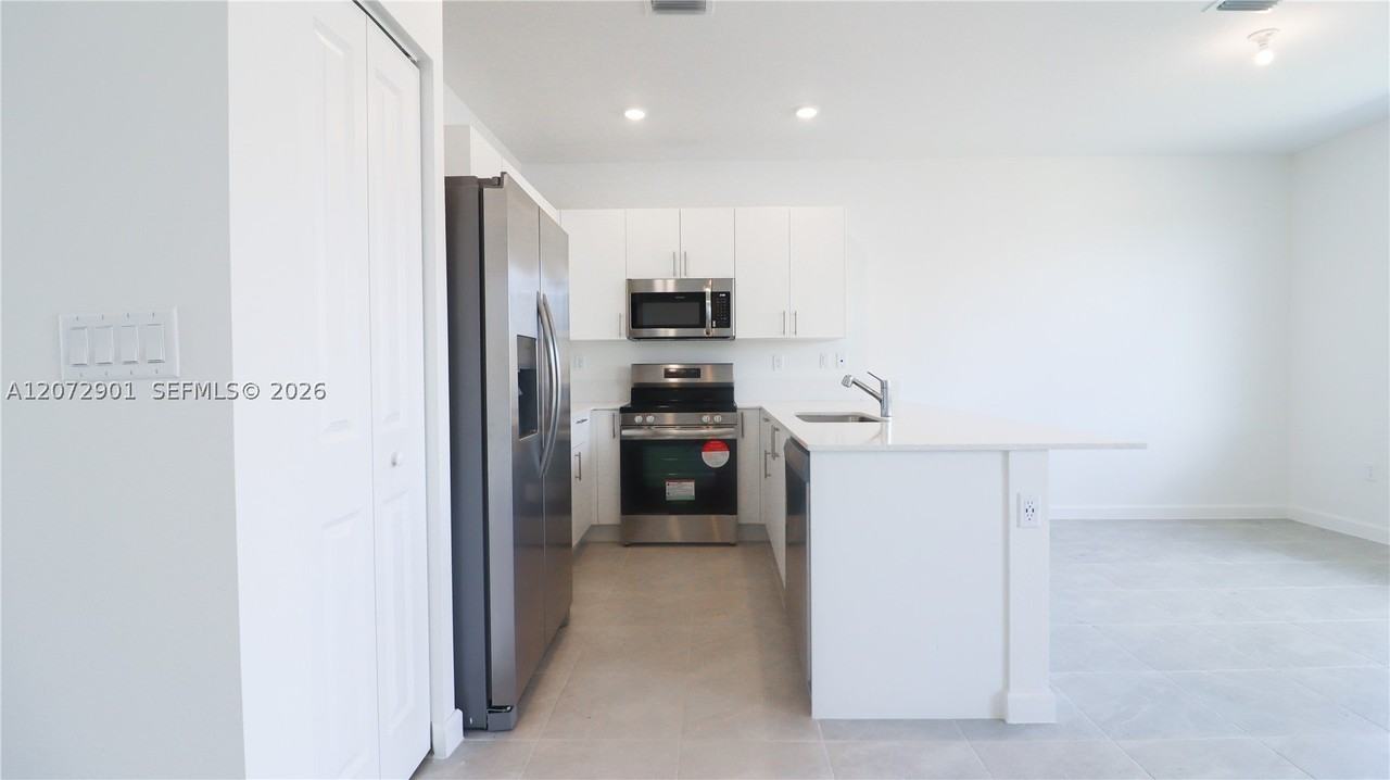 1475 Se 7th Ter - Photo 4 of 29
