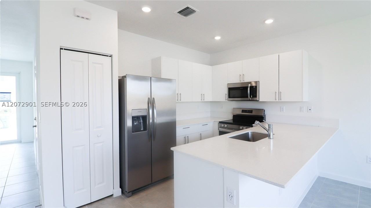 1475 Se 7th Ter - Photo 5 of 29