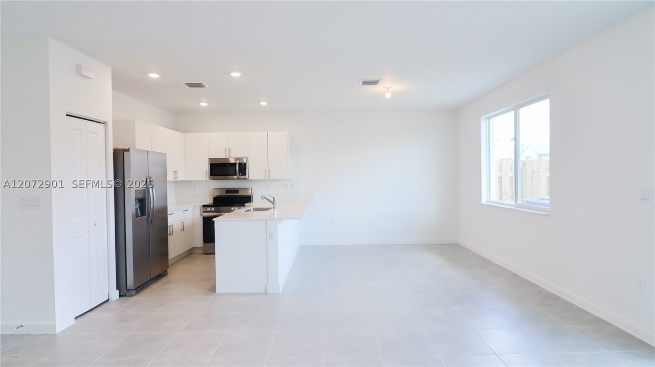 1475 Se 7th Ter - Photo 7 of 29
