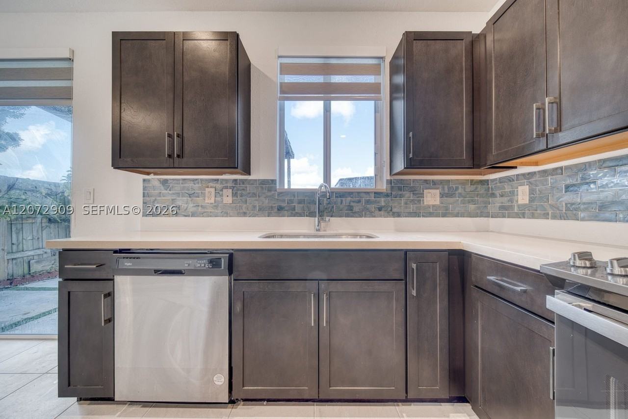 1090 Se 23rd Ave #1090 - Photo 3 of 29