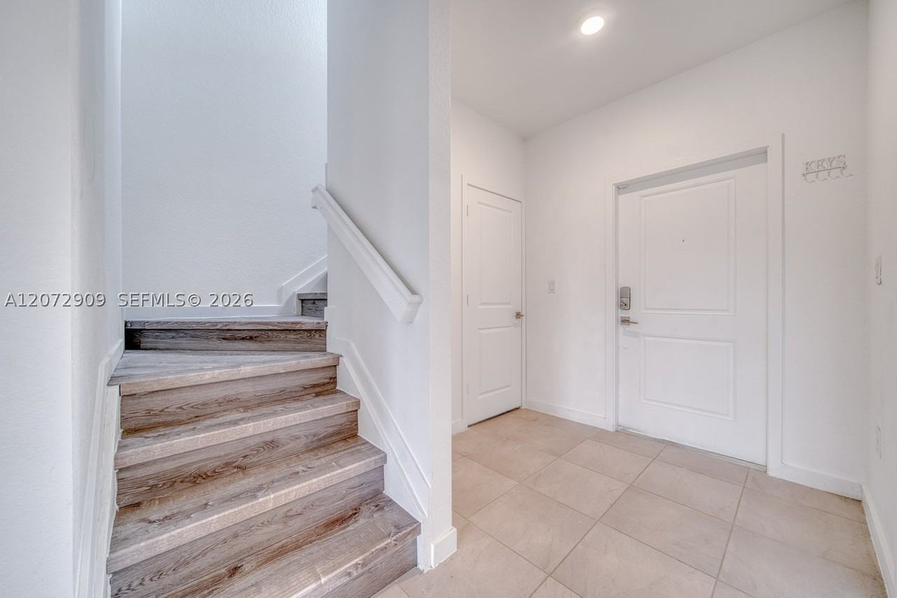 1090 Se 23rd Ave #1090 - Photo 6 of 29