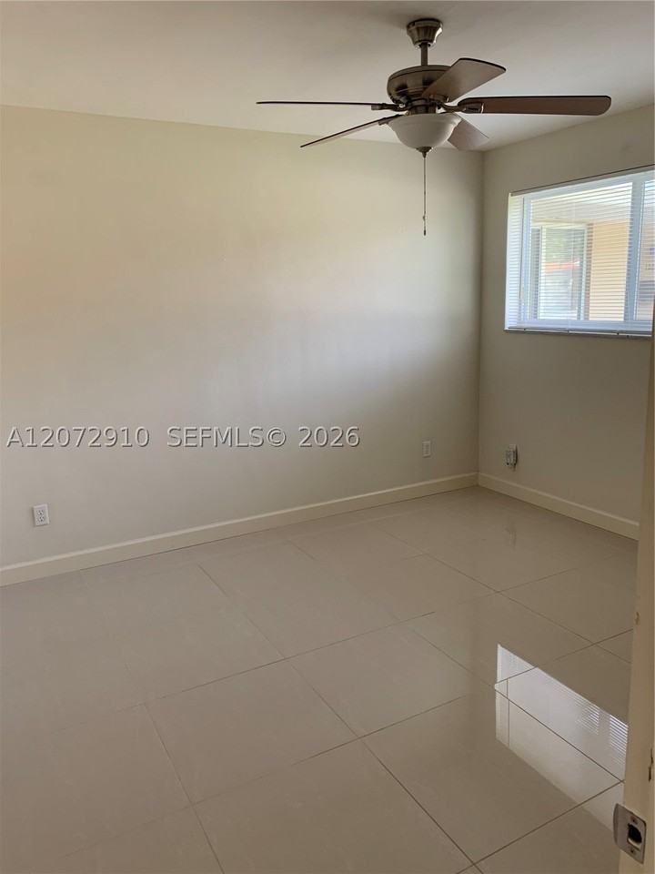 1200 Sw 31st Ave #1 - Photo 6 of 9