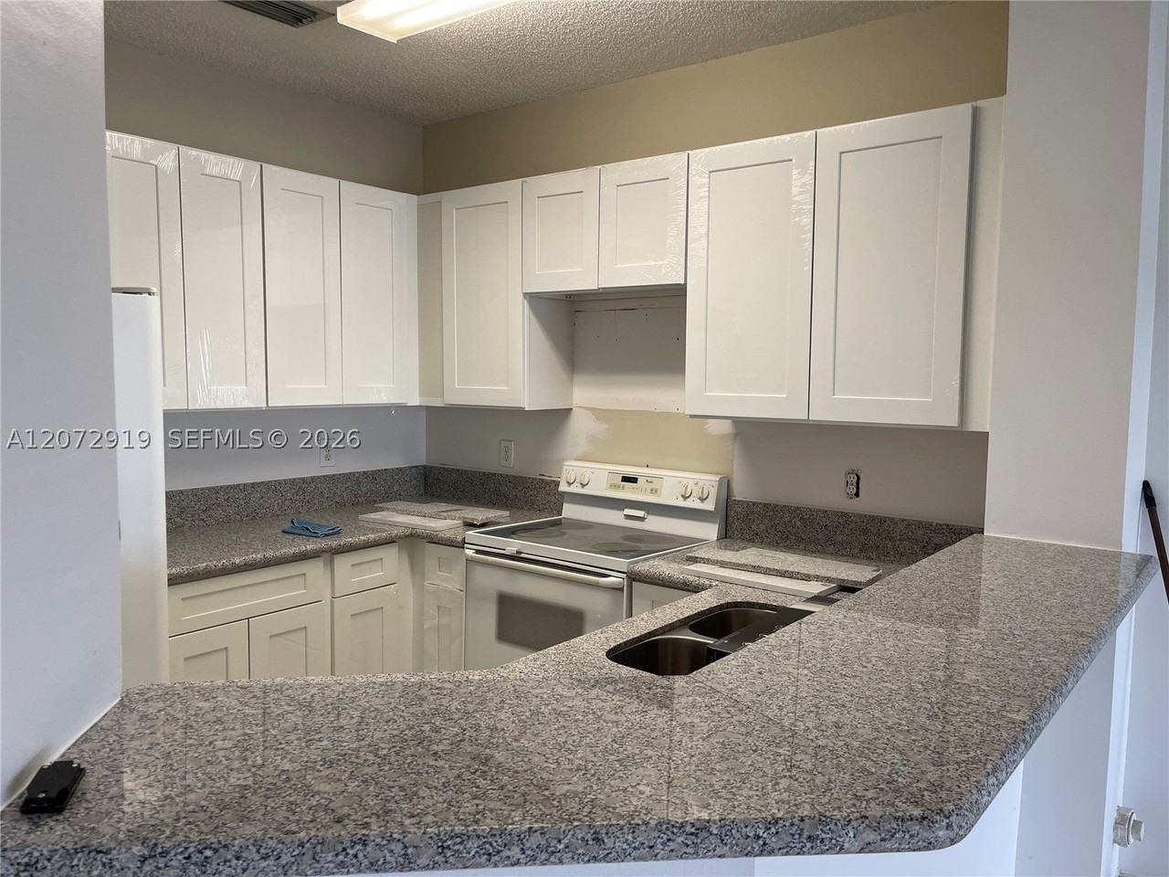 321 Sw 120th Ave #321 - Photo 3 of 8