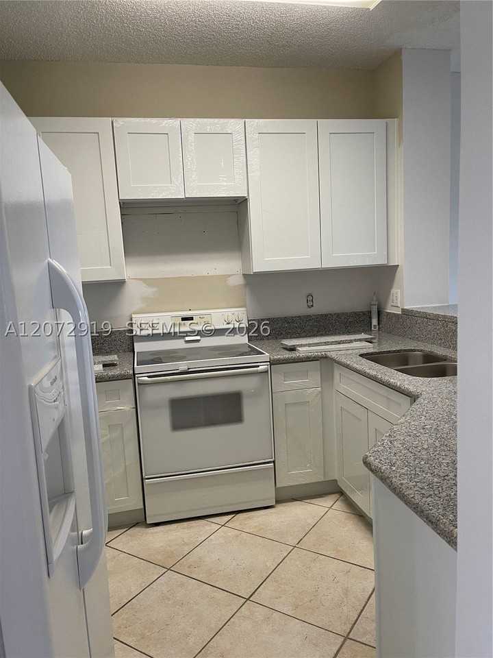 321 Sw 120th Ave #321 - Photo 4 of 8
