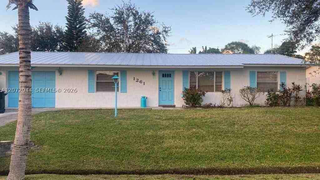 1261 Se Mendavia Ave - Photo 2 of 13