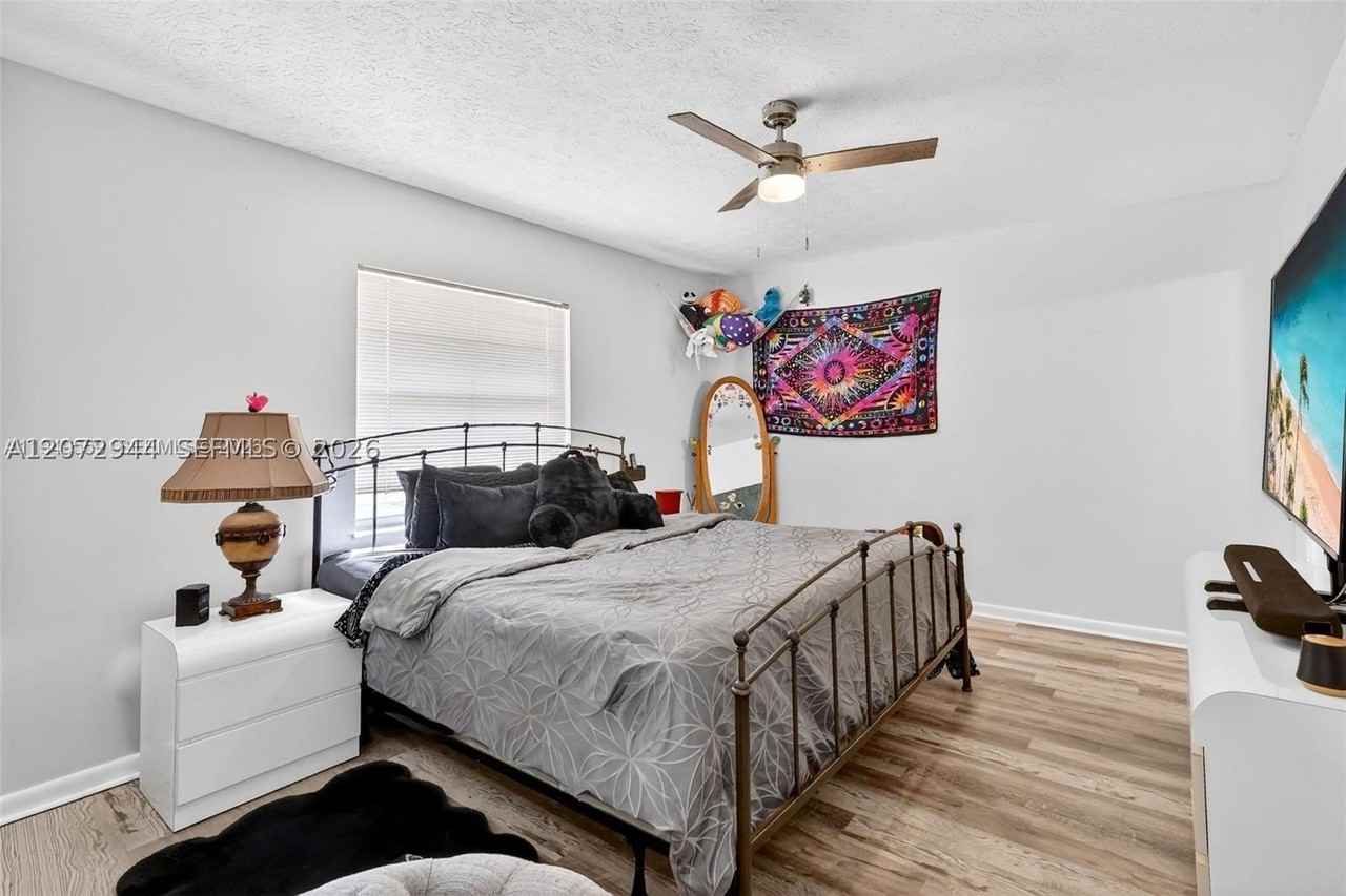 1261 Se Mendavia Ave - Photo 7 of 13