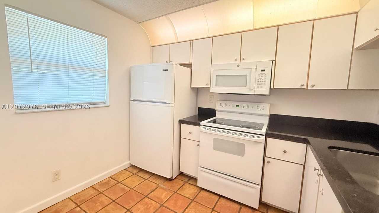 10361 Nw 11th St #203 - Photo 4 of 18