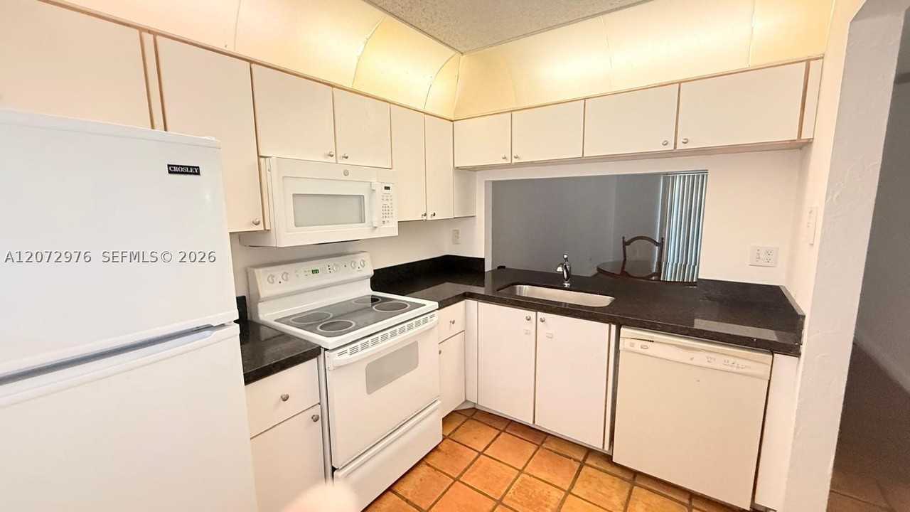 10361 Nw 11th St #203 - Photo 5 of 18