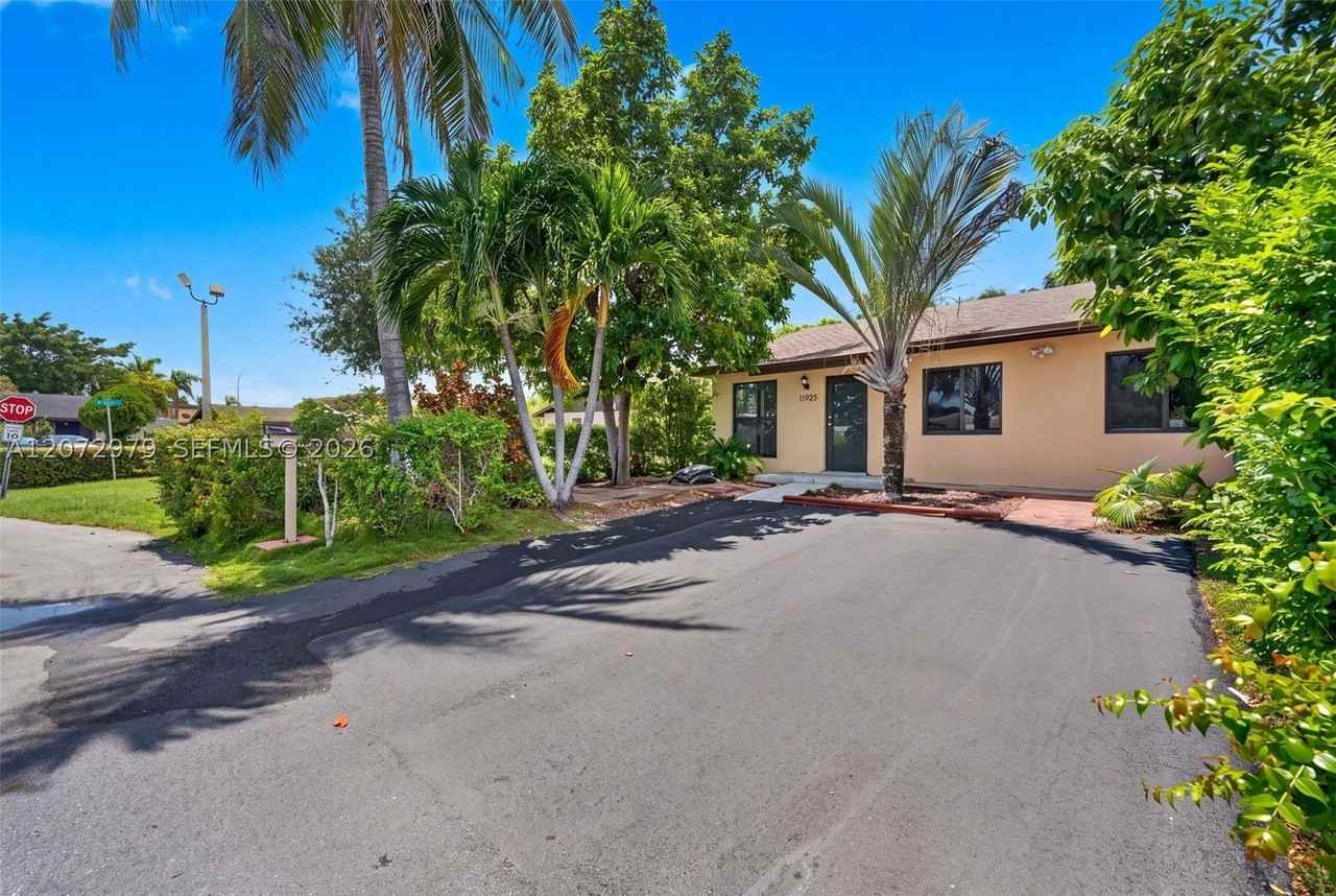 11916 Sw 123rd Pl - Photo 3 of 31