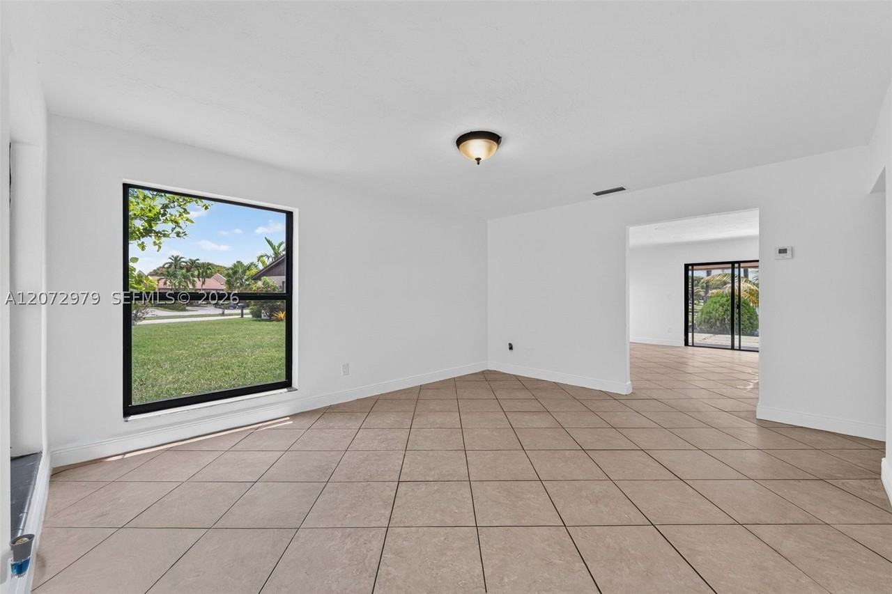 11916 Sw 123rd Pl - Photo 4 of 31