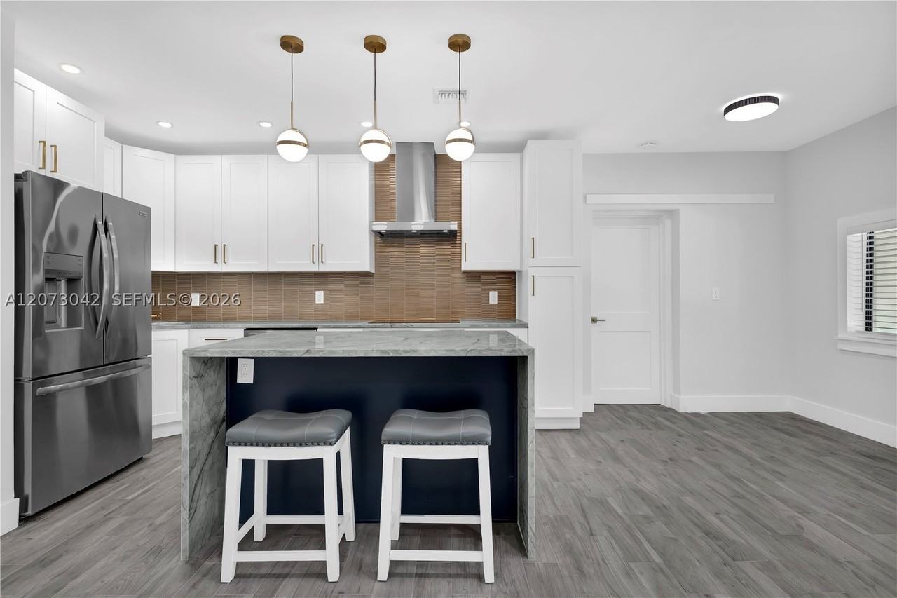 1566 Ne 174th St - Photo 4 of 22