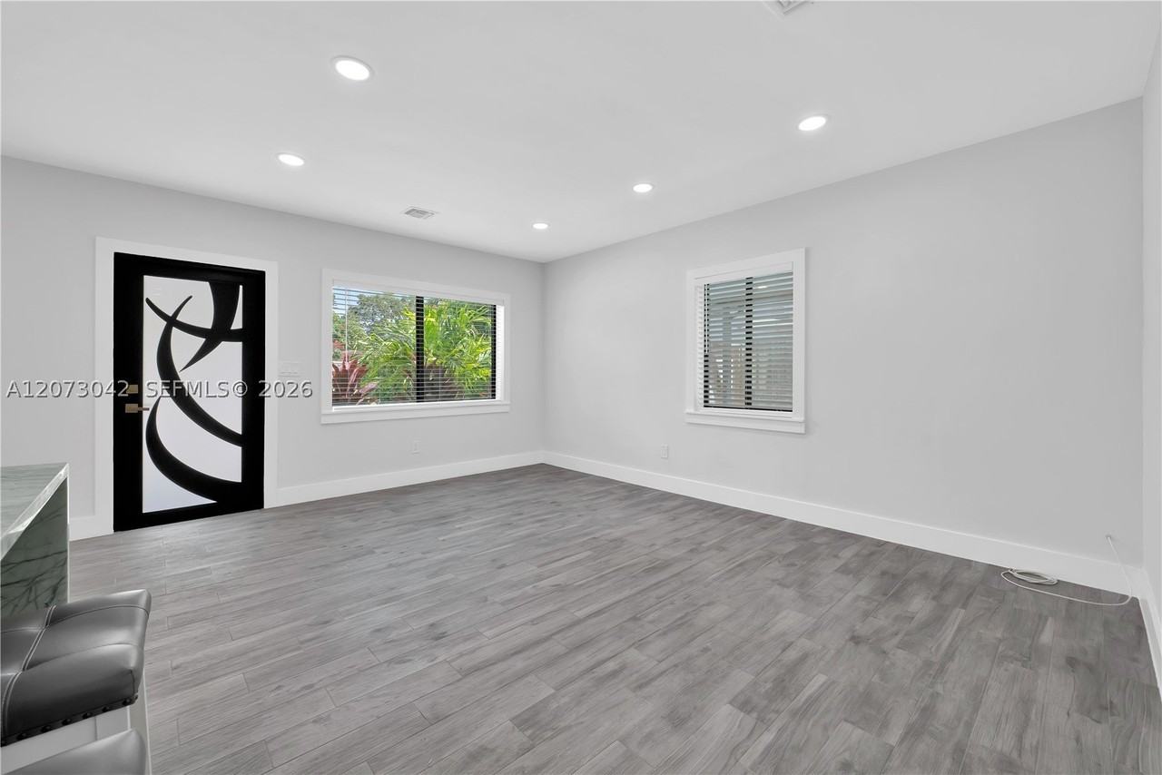1566 Ne 174th St - Photo 6 of 22