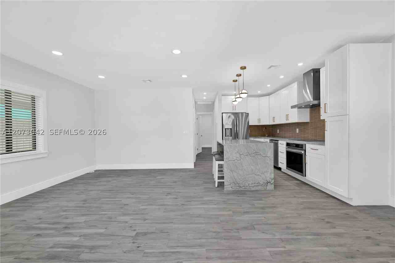 1566 Ne 174th St - Photo 7 of 22