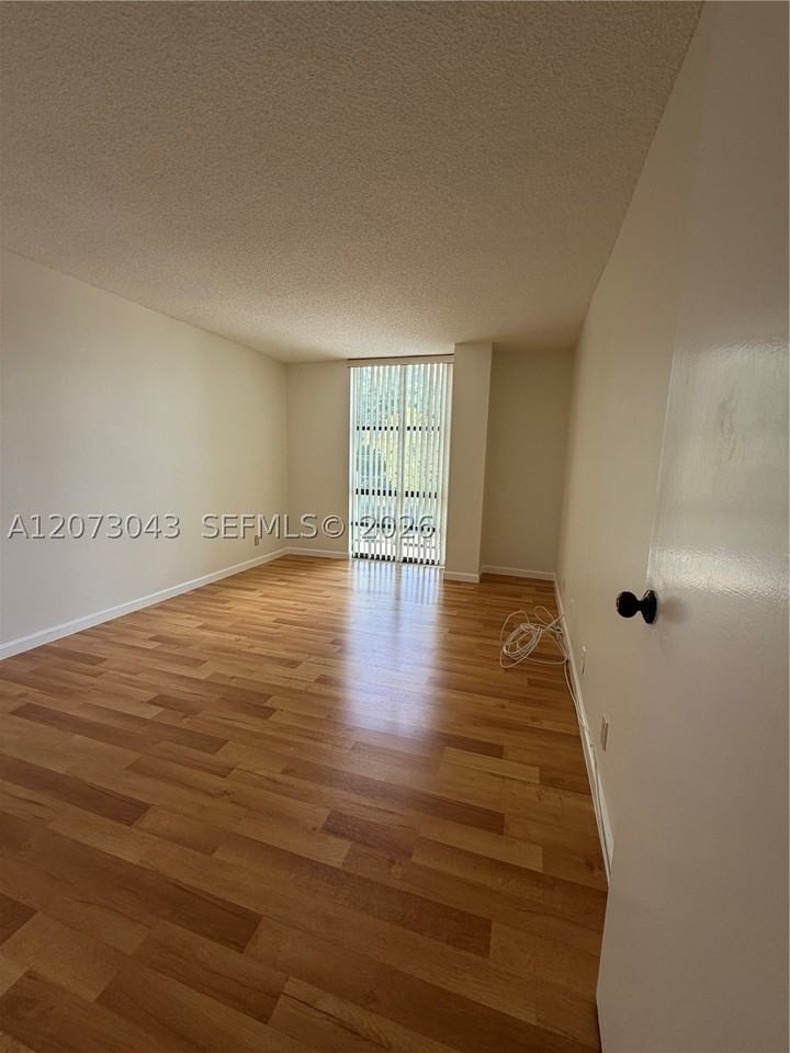 1825 W 44th Pl #308 - Photo 6 of 7
