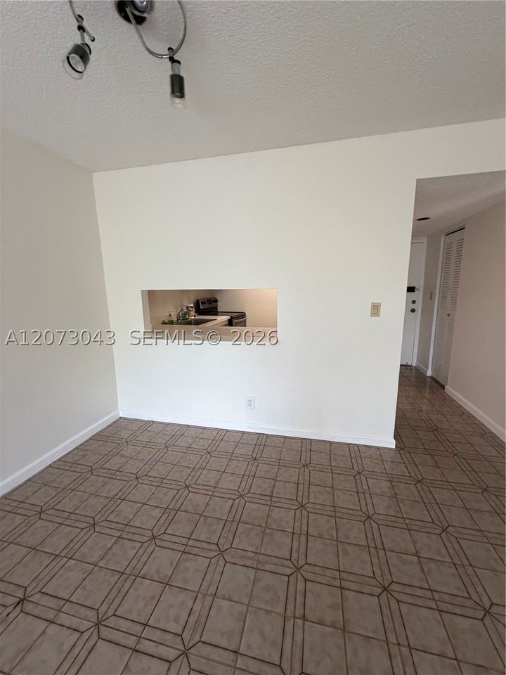 1825 W 44th Pl #308 - Photo 7 of 7