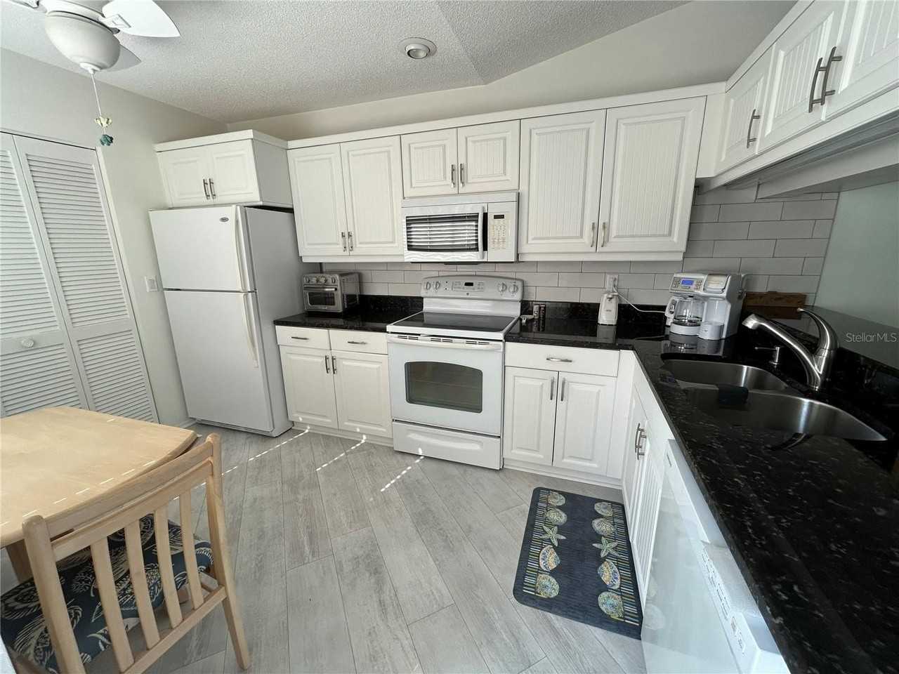 1318 Perico Point Cir - Photo 2 of 24