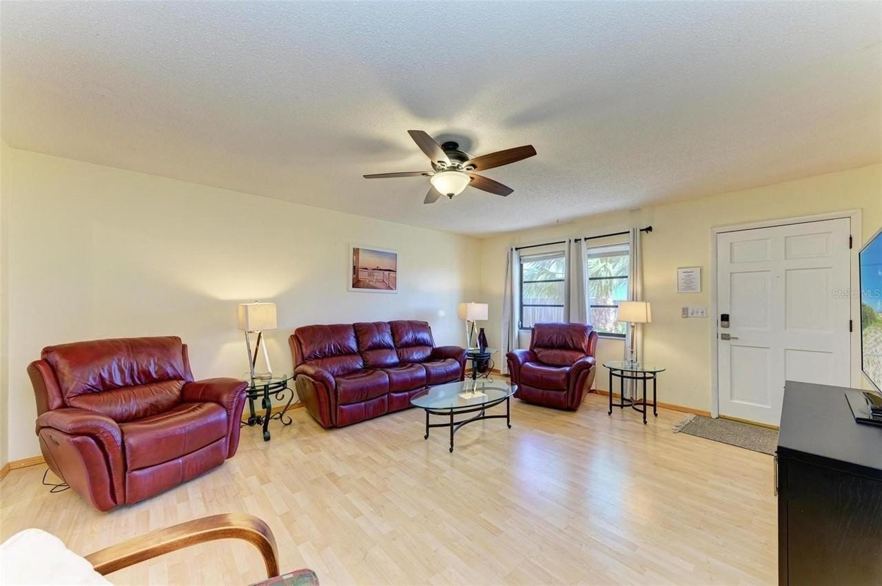 401 Shore Rd - Photo 4 of 14