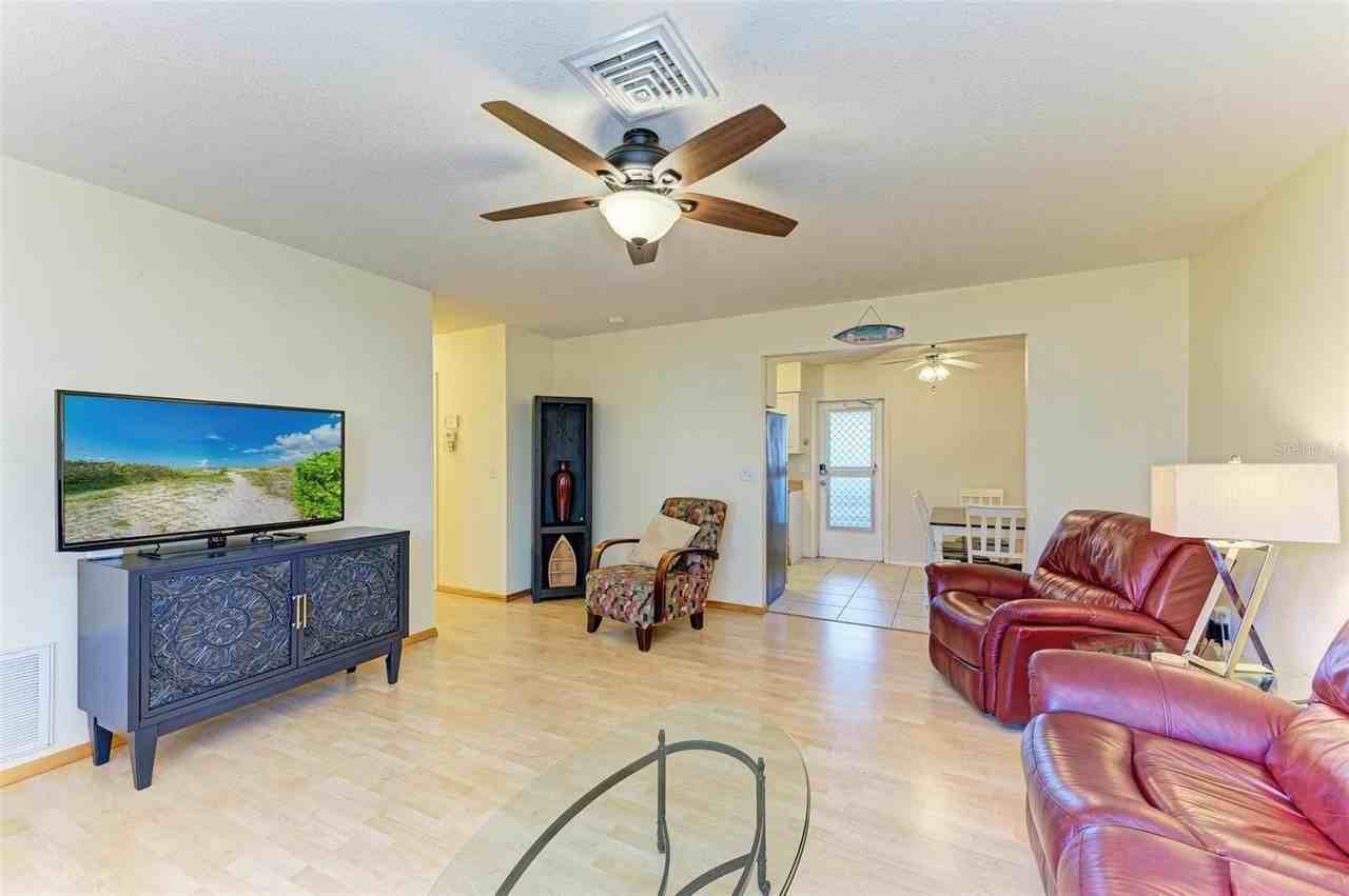 401 Shore Rd - Photo 5 of 14