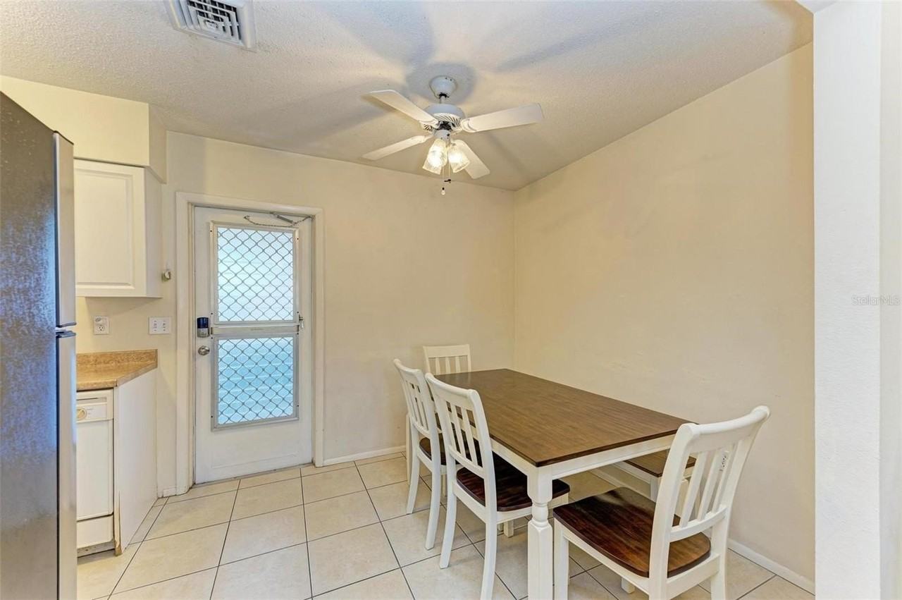 401 Shore Rd - Photo 6 of 14