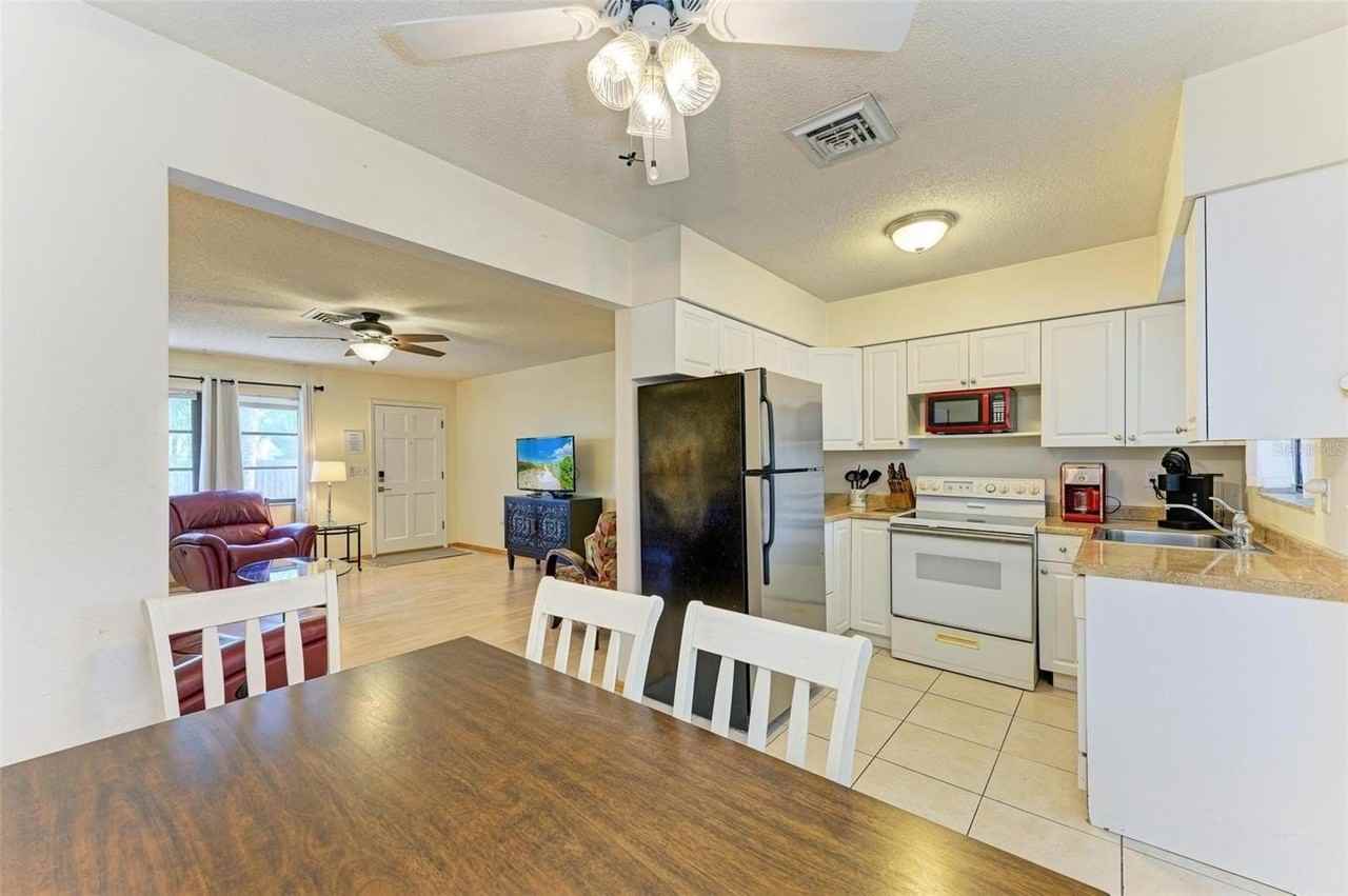 401 Shore Rd - Photo 7 of 14