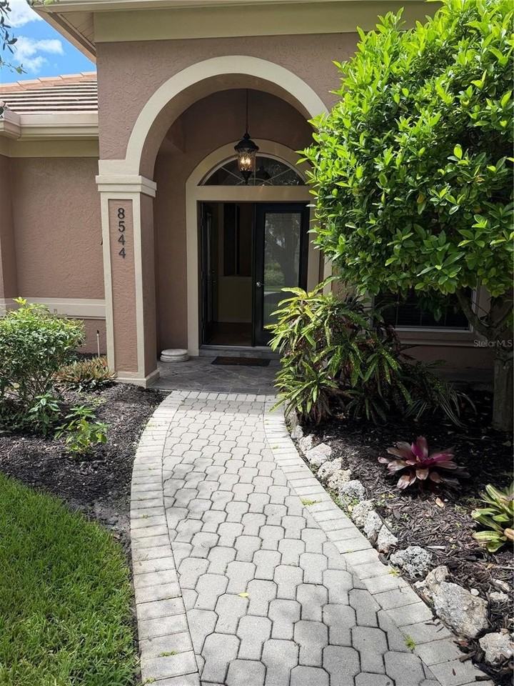 8544 Park Shore Ln - Photo 2 of 35