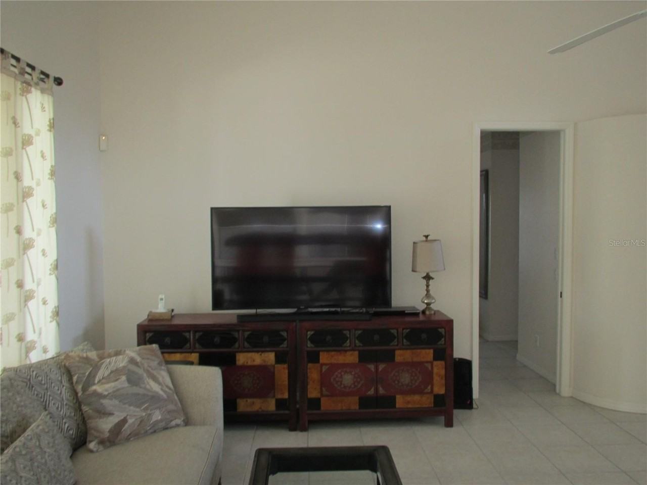 23404 Peachland Blvd - Photo 7 of 21