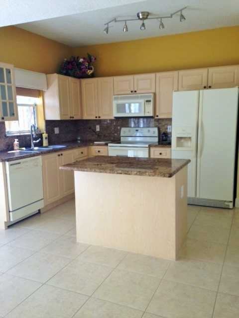 11509 NW 62 Ave - Photo 3 of 4