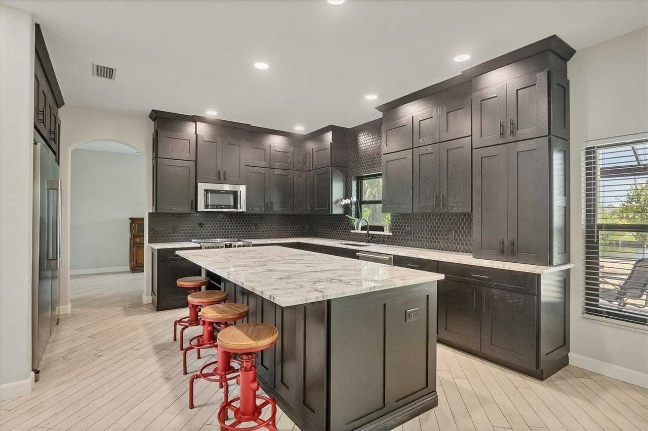15530 Aqua Cir - Photo 4 of 37